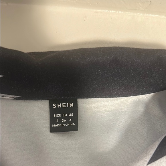 SHEIN Black and Gray Patterned Jacket - Picture 2 of 5